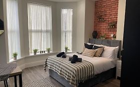 Deluxe Centrally Located Studio Apt In Manchester